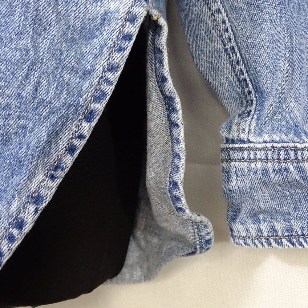Universal Thread Oversized Denim Shirt Women Size M Long Sleeve Flap Pocket - Picture 3 of 11